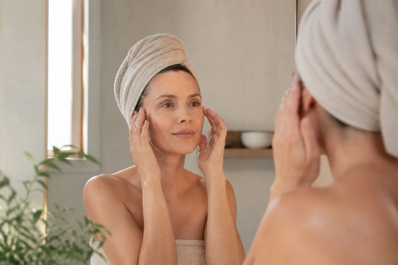 Drainage lymphatique visage : le geste doux qui dégonfle sans promettre l’impossible